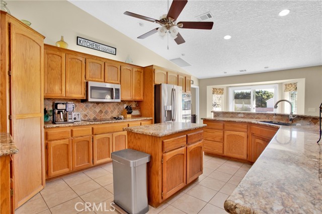 Detail Gallery Image 20 of 61 For 7870 El Manor Rd, Oak Hills,  CA 92344 - 4 Beds | 2/1 Baths