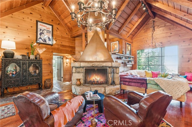 Detail Gallery Image 10 of 69 For 840 Coyote Walk, Lake Arrowhead,  CA 92352 - 4 Beds | 3 Baths