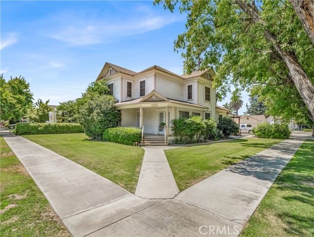 Detail Gallery Image 1 of 41 For 1005 L St, Reedley,  CA 93654 - 3 Beds | 2 Baths