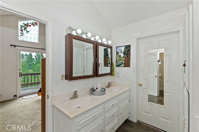 26349 Walnut Hills Drive, Lake Arrowhead CA: https://media.crmls.org/medias/3cbb6d39-129c-4c77-b3b9-ec9166f70f08.jpg