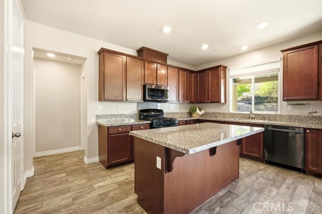 Detail Gallery Image 14 of 50 For 3715 Bur Oak, San Bernardino,  CA 92407 - 4 Beds | 3 Baths