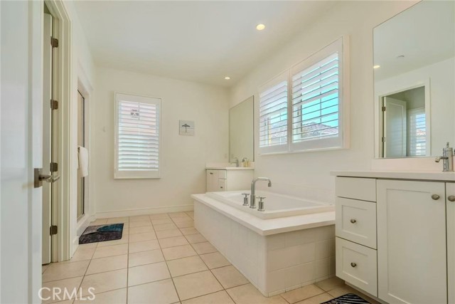 Detail Gallery Image 4 of 13 For 141 Dolci, Irvine,  CA 92602 - 4 Beds | 3 Baths