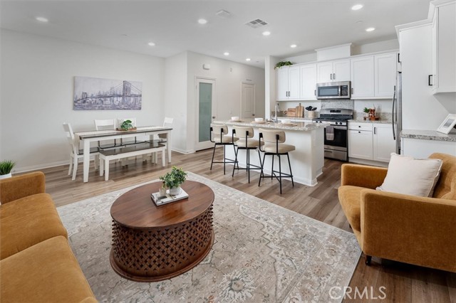 Detail Gallery Image 5 of 35 For 22812 Harvest Mill, Saugus,  CA 91350 - 3 Beds | 3 Baths