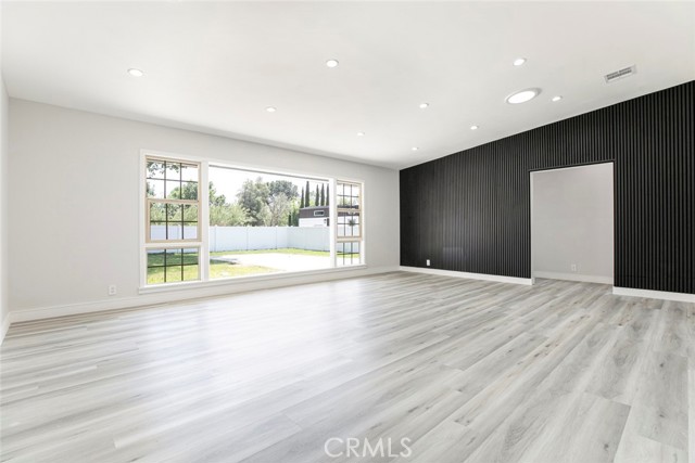 Detail Gallery Image 4 of 28 For 17646 Raymer St, Northridge,  CA 91325 - 3 Beds | 3 Baths
