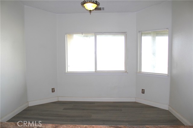 Detail Gallery Image 8 of 32 For 26180 Horizon St, Apple Valley,  CA 92308 - 4 Beds | 3 Baths