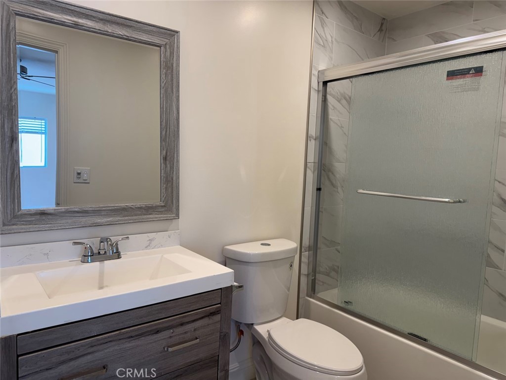 https://media.crmls.org/medias/3cc00e81-f375-4240-8c8d-4381703f0b43.jpg?preset=X-Large
