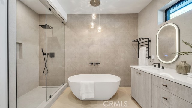Detail Gallery Image 29 of 39 For 18829 Paseo Nuevo Dr, Tarzana,  CA 91356 - 4 Beds | 4/1 Baths