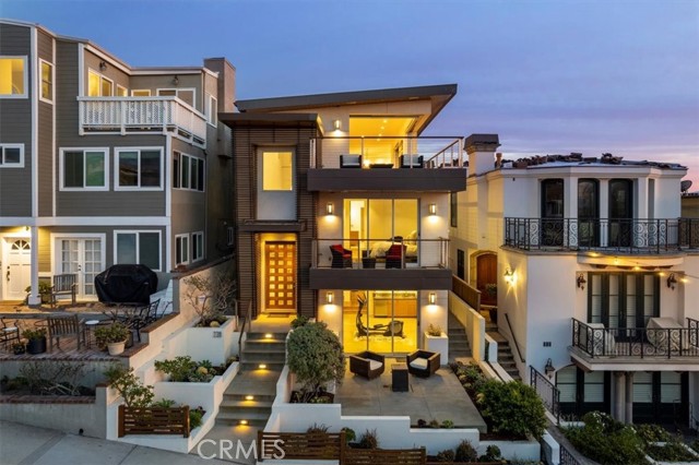 Detail Gallery Image 3 of 75 For 228 31st St, Manhattan Beach,  CA 90266 - 4 Beds | 3/2 Baths