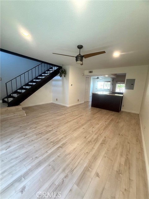 54 Oval Road, Irvine CA: https://media.crmls.org/medias/3cc29f73-e6b1-4444-9294-75b493d545c5.jpg