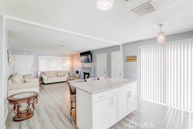 Detail Gallery Image 12 of 28 For 17152 Schollview Ave, Palmdale,  CA 93591 - 4 Beds | 2 Baths