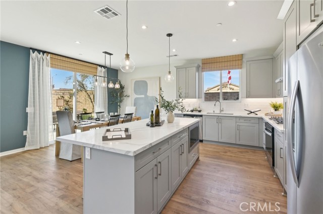 Detail Gallery Image 8 of 31 For 41833 Grenache Ln, Palmdale,  CA 93551 - 5 Beds | 4 Baths