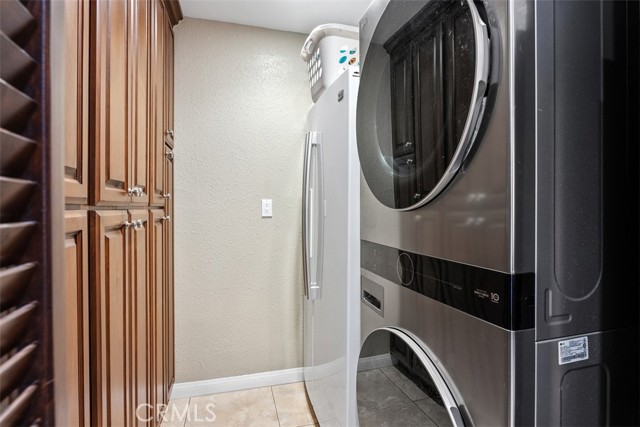 Detail Gallery Image 13 of 48 For 16255 Pacific Cir #204,  Huntington Beach,  CA 92649 - 3 Beds | 3 Baths