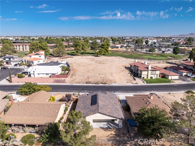 13835 Burning Tree Drive, Victorville CA: https://media.crmls.org/medias/3cc47ad6-1a08-44f3-aa9e-a522253c93cc.jpg
