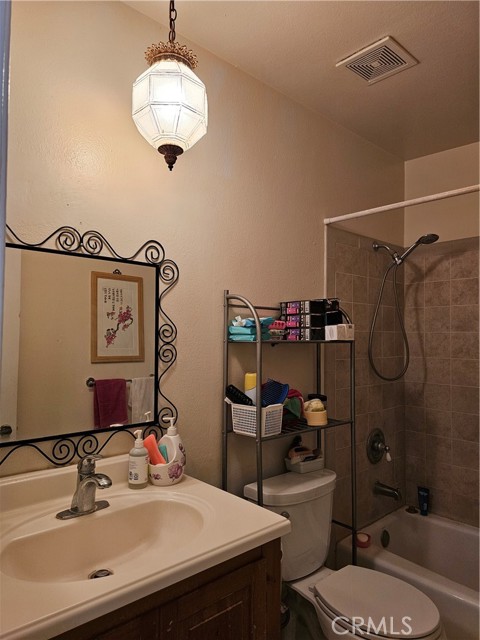 Detail Gallery Image 39 of 69 For 1711 Grismer Ave #52,  Burbank,  CA 91504 - 3 Beds | 3 Baths