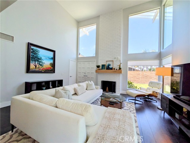 Detail Gallery Image 1 of 17 For 20291 Bancroft Cir, Huntington Beach,  CA 92646 - 4 Beds | 2/1 Baths