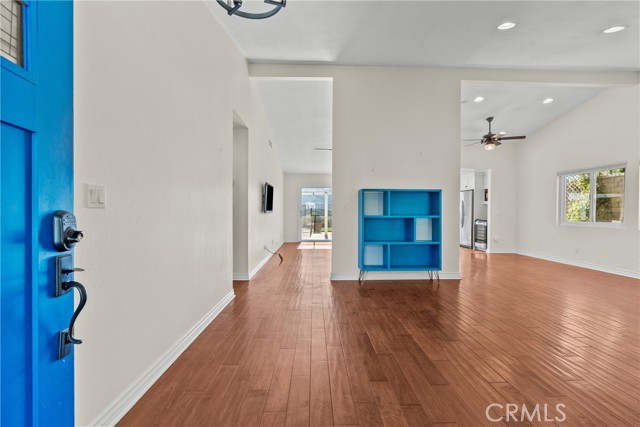 Detail Gallery Image 5 of 40 For 17050 Canvas, Canyon Country,  CA 91387 - 4 Beds | 2 Baths