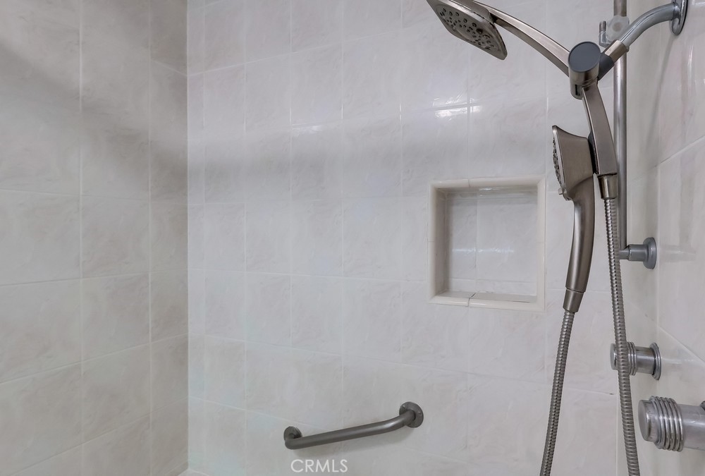 https://media.crmls.org/medias/3cc5c8f6-509a-4c8d-897b-8a5c02288f7e.jpg?preset=X-Large