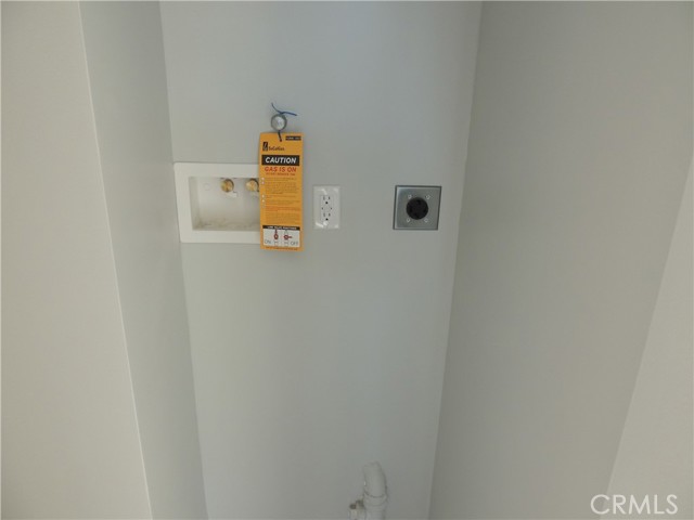 Detail Gallery Image 8 of 14 For 22735 Del Valle St #8,  Woodland Hills,  CA 91364 - 2 Beds | 1 Baths