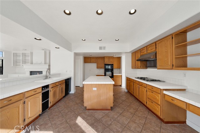 Detail Gallery Image 12 of 63 For 2860 Hidden Hills, Corona,  CA 92882 - 5 Beds | 3 Baths