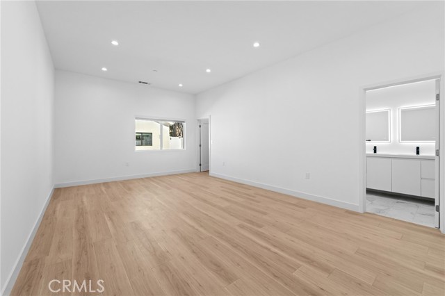 6827 Ranchito Avenue, Van Nuys CA: https://media.crmls.org/medias/3cc6f8c6-5f26-4ac1-a6f6-557c05f17f42.jpg