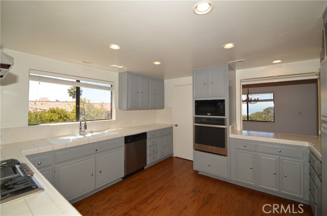 Handsome and functional kitchen, with newer appliances Handsome and functional kitchen, with newer appliances