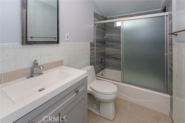 Detail Gallery Image 3 of 14 For 5202 Woodman Ave, Sherman Oaks,  CA 91401 - 5 Beds | 4 Baths