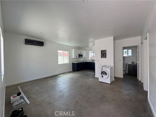 Detail Gallery Image 2 of 7 For 7315 1/2 Normandie, Los Angeles,  CA 90044 - 2 Beds | 1 Baths