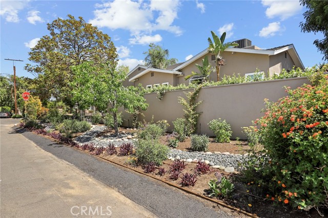4855 Arcola Avenue, Toluca Lake CA: https://media.crmls.org/medias/3cc8a3b5-9496-4e35-b7b7-2502b54fedcd.jpg