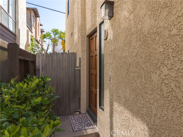 960 1st Street, Hermosa Beach, California 90254, 2 Bedrooms Bedrooms, ,2 BathroomsBathrooms,Residential,Sold,1st,SB22210479