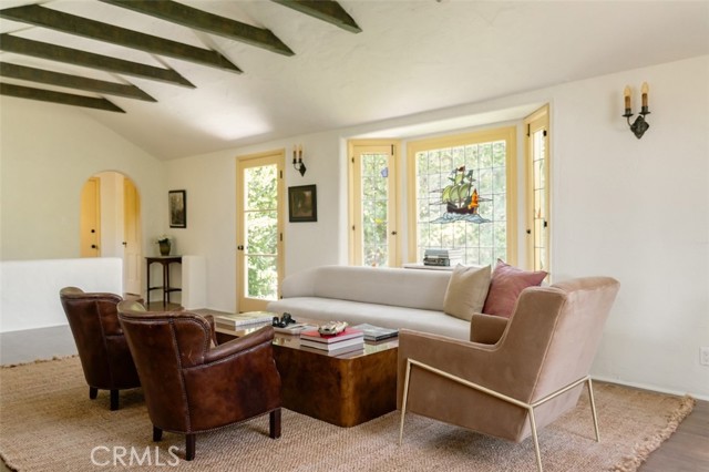 15113 Encanto Drive, Sherman Oaks CA: https://media.crmls.org/medias/3cc914a3-13cf-4463-bf83-82e5211b9389.jpg