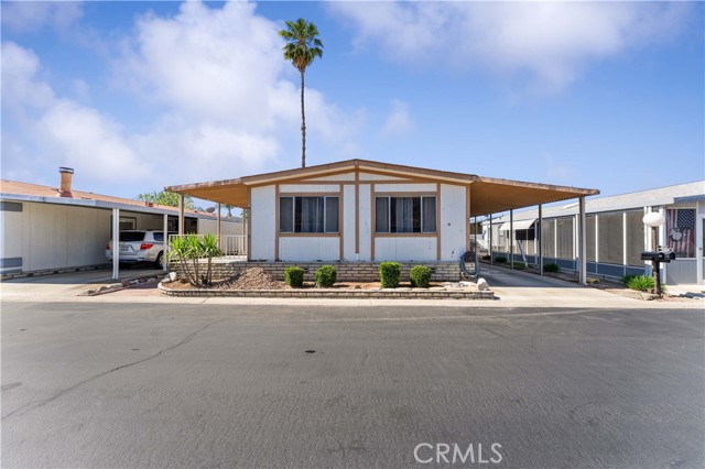 2230 Lake Park Dr, San Jacinto CA: https://media.crmls.org/medias/3cca768a-11c3-4939-9091-24960563bd7c.jpg