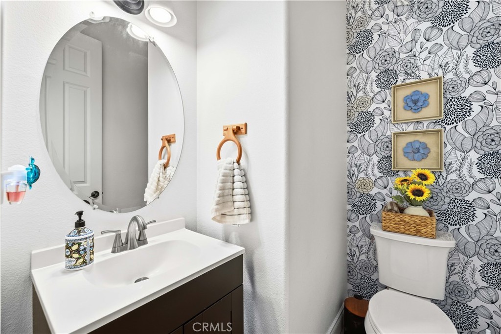 https://media.crmls.org/medias/3ccade48-2696-4387-bfd5-fbcd2886c490.jpg?preset=X-Large