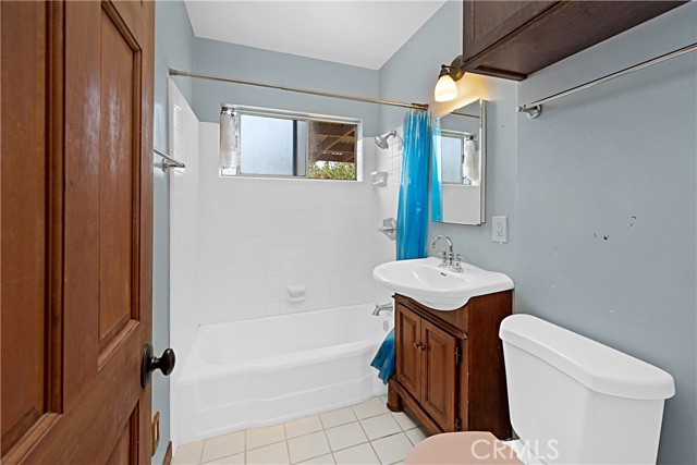 Detail Gallery Image 4 of 43 For 3967 Berryman Ave, Los Angeles,  CA 90066 - 2 Beds | 1 Baths