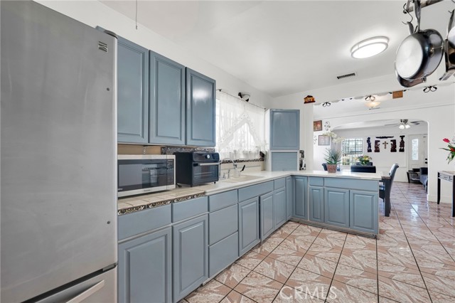 Detail Gallery Image 6 of 19 For 5413 Meridian St, Los Angeles,  CA 90042 - 3 Beds | 1 Baths