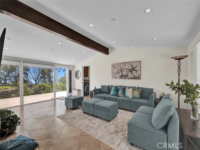 Detail Gallery Image 16 of 39 For 20537 Little Rock Way, Malibu,  CA 90265 - 5 Beds | 3 Baths