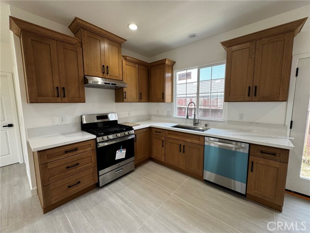 257 E Marker, Long Beach CA: https://media.crmls.org/medias/3ccb90e7-2455-4654-8987-d5208d748eae.jpg