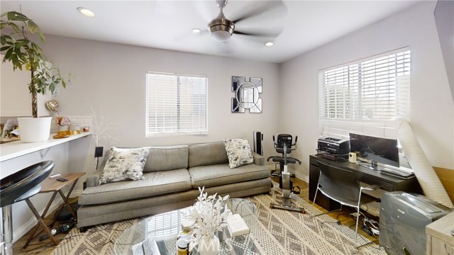 525 W 107th Street, Los Angeles CA: https://media.crmls.org/medias/3ccc6c9a-47e4-4c29-8cfc-55c06feaf5b6.jpg