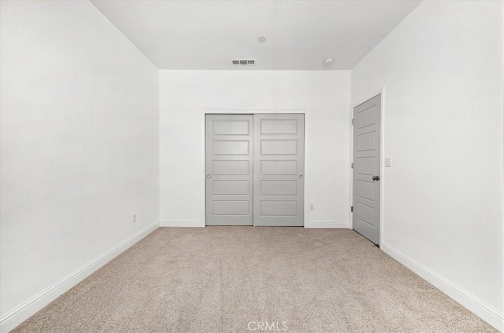 https://media.crmls.org/medias/3ccca53d-aa29-41e8-bd9c-cea86b79a804.jpg?preset=X-Large