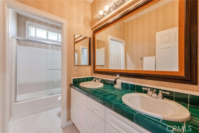 Full Hall Bathroom, Upstairs