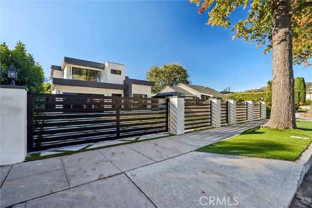 Detail Gallery Image 5 of 61 For 2227 N Lamer St, Burbank,  CA 91504 - 4 Beds | 4/1 Baths