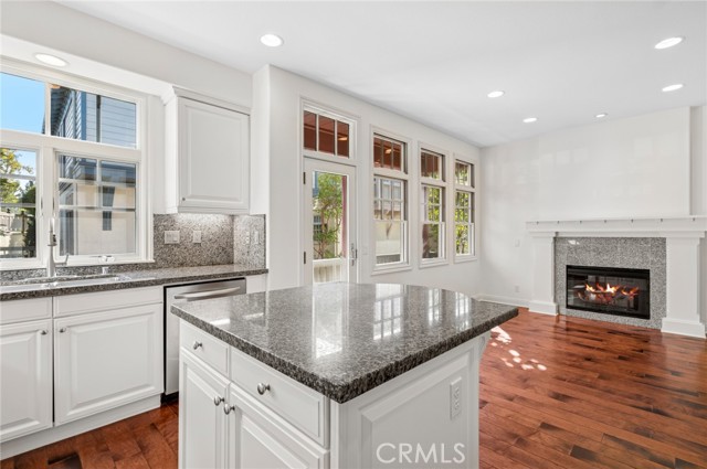 Detail Gallery Image 12 of 26 For 2676 Bungalow Pl, Corona Del Mar,  CA 92625 - 3 Beds | 2/1 Baths