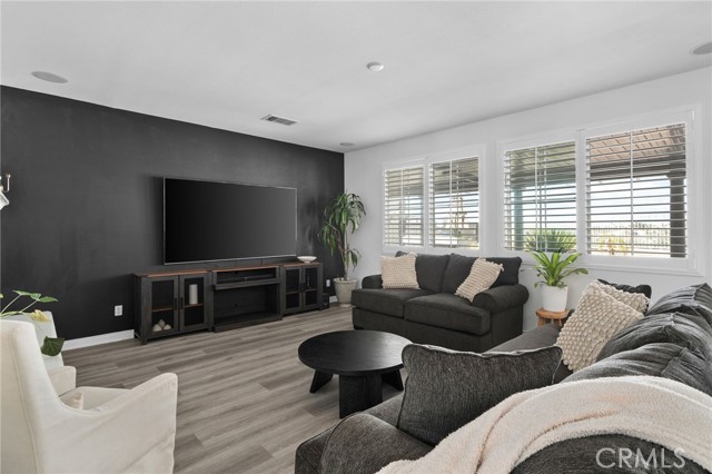 21 Via Del Renal Court, Lake Elsinore CA: https://media.crmls.org/medias/3cce16ca-d579-4697-8621-1e1610929524.jpg