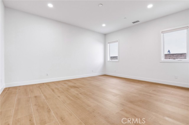 Detail Gallery Image 13 of 38 For 10542 Wood Briar Ct, Chatsworth,  CA 91311 - 5 Beds | 5/1 Baths