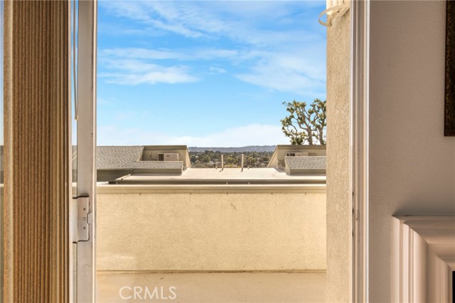 Detail Gallery Image 8 of 39 For 15760 Midwood, Granada Hills,  CA 91344 - 3 Beds | 3 Baths