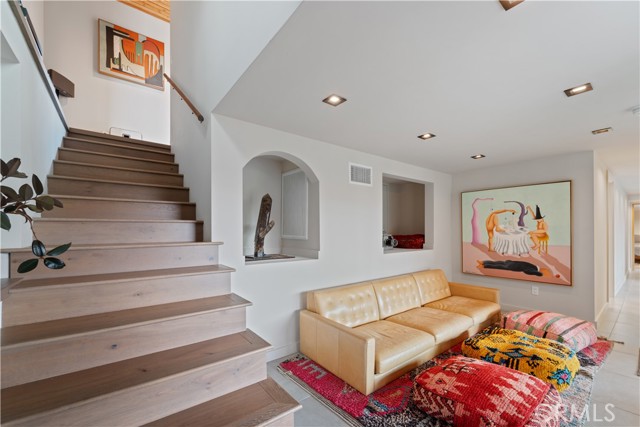 Detail Gallery Image 23 of 56 For 19778 Grand View Dr, Topanga,  CA 90290 - 4 Beds | 4/1 Baths
