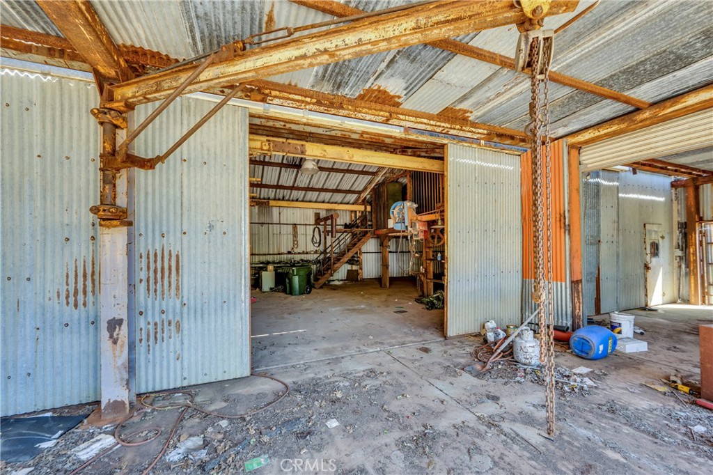 https://media.crmls.org/medias/3cd0d063-b185-4583-a615-b940df515a6e.jpg?preset=X-Large