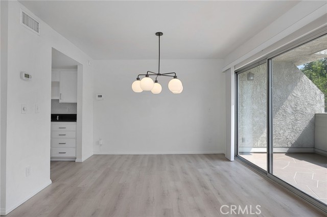 Detail Gallery Image 10 of 14 For 11818 Moorpark St #X,  Studio City,  CA 91604 - 2 Beds | 2/1 Baths