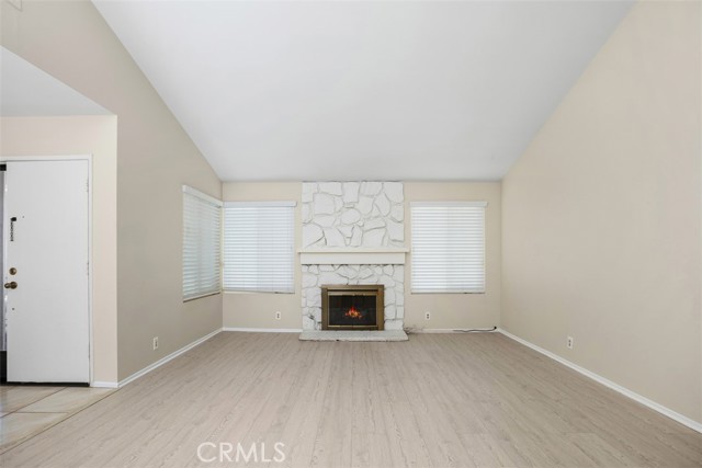 2155 Barclay Court, Santa Ana CA: https://media.crmls.org/medias/3cd2609d-dcd1-4b70-9509-1c6d33e804e6.jpg