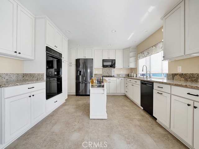 Detail Gallery Image 9 of 36 For 11261 Roanoke Ct, Cypress,  CA 90630 - 4 Beds | 2/1 Baths