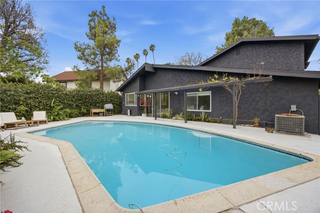 Detail Gallery Image 2 of 21 For 10414 Andora Ave, Chatsworth,  CA 91311 - 3 Beds | 2/1 Baths